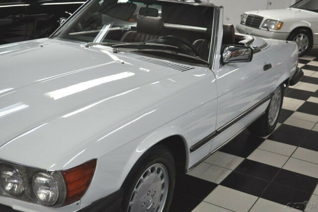 1986 White Mercedes-Benz SL-Class