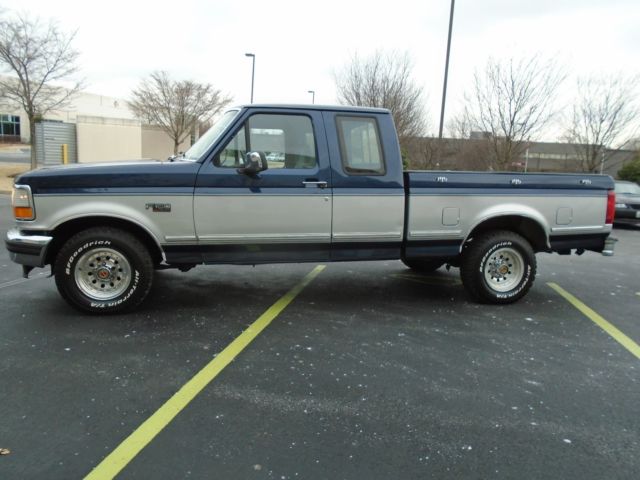 1992 BLUE/SILVER Ford F-150 Extended Cab Pickup