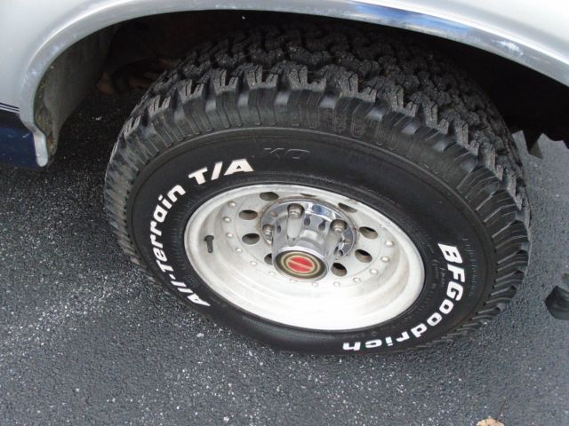 1992 BLUE/SILVER Ford F-150 Extended Cab Pickup