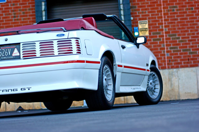 1989 White Ford Mustang