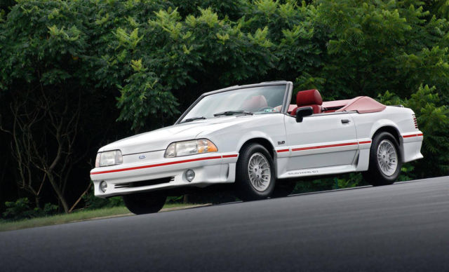 1989 White Ford Mustang
