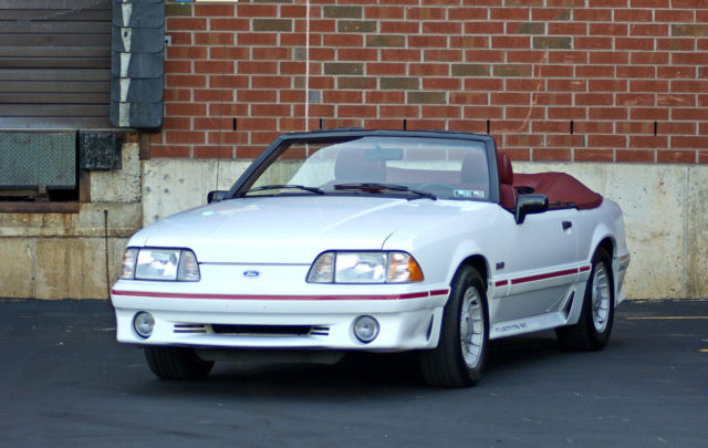 1989 White Ford Mustang