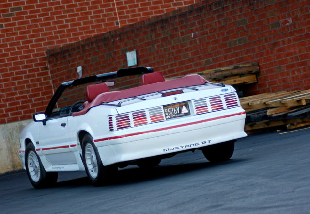 1989 White Ford Mustang