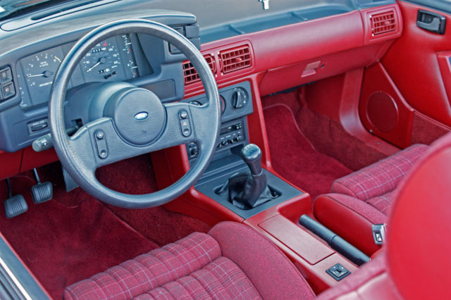 1989 White Ford Mustang