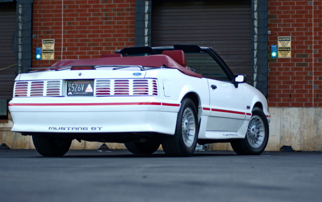 1989 White Ford Mustang