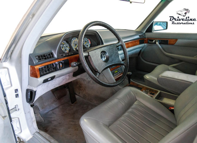 1981 Silver Mercedes-Benz 300-Series Sedan