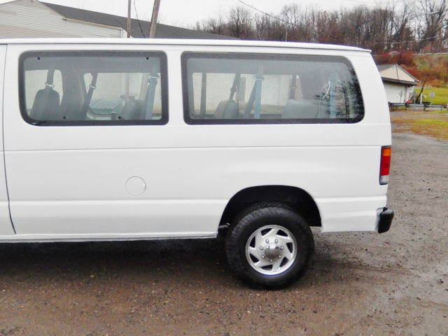 1994 White Ford E-Series Van Passenger Van
