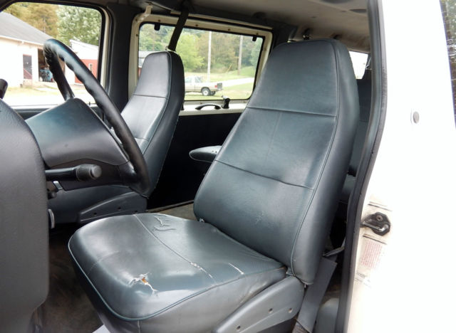 1994 White Ford E-Series Van Passenger Van