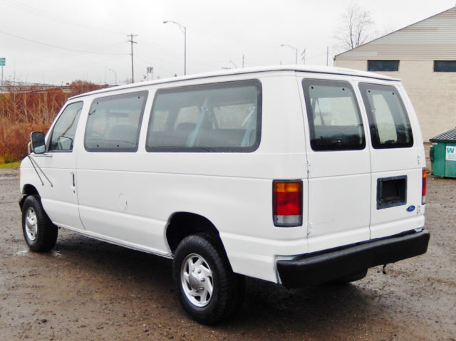 1994 White Ford E-Series Van Passenger Van