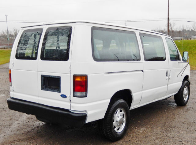 1994 White Ford E-Series Van Passenger Van