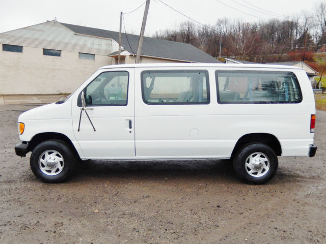 1994 White Ford E-Series Van Passenger Van