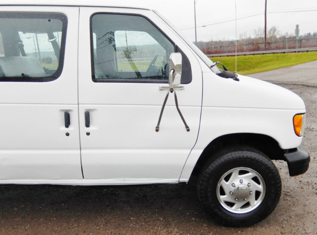 1994 White Ford E-Series Van Passenger Van