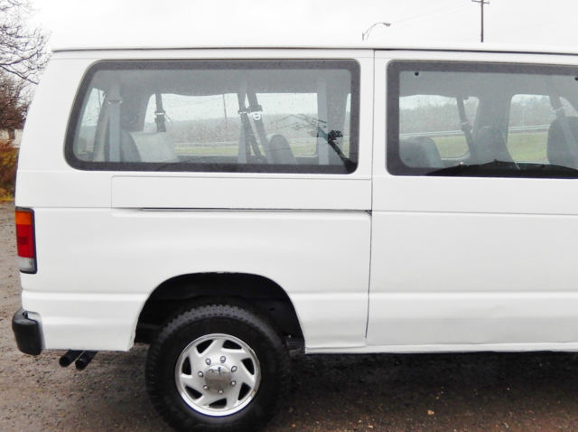 1994 White Ford E-Series Van Passenger Van