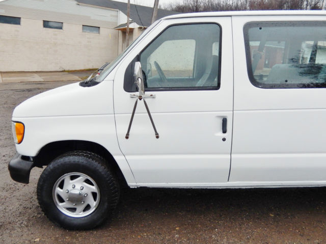 1994 White Ford E-Series Van Passenger Van