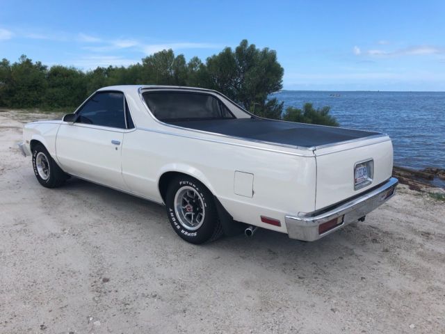 1986 White Chevrolet El Camino Standard Cab Pickup