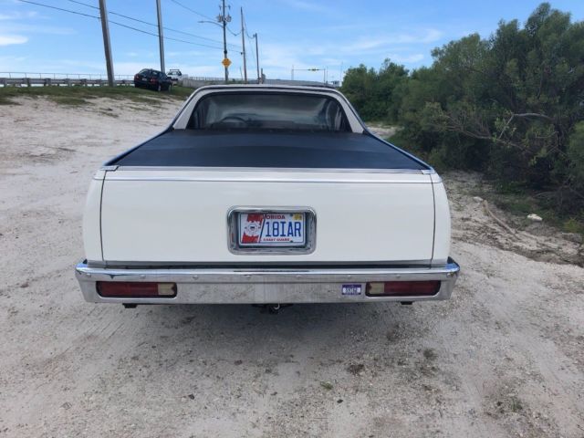 1986 White Chevrolet El Camino Standard Cab Pickup