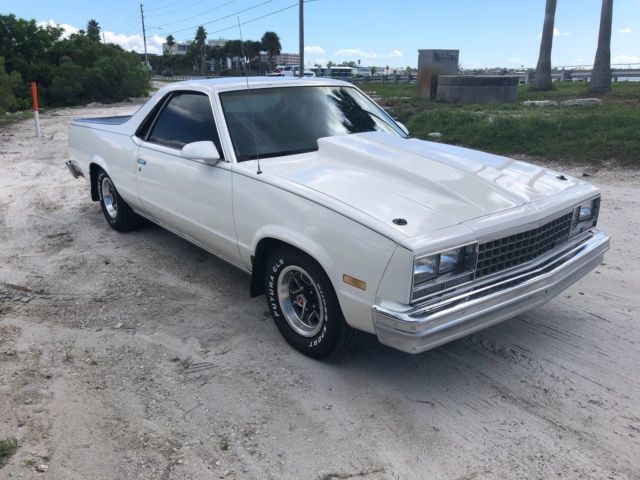 1986 White Chevrolet El Camino Standard Cab Pickup
