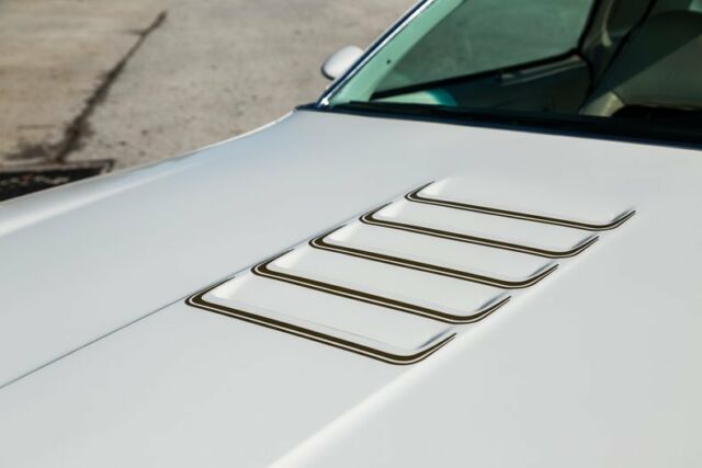 1975 White Oldsmobile Cutlass Coupe