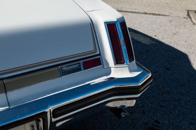 1975 White Oldsmobile Cutlass Coupe