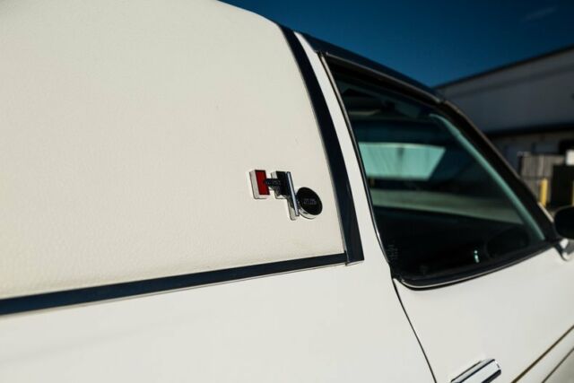 1975 White Oldsmobile Cutlass Coupe