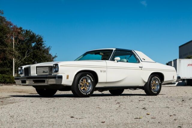 1975 White Oldsmobile Cutlass Coupe