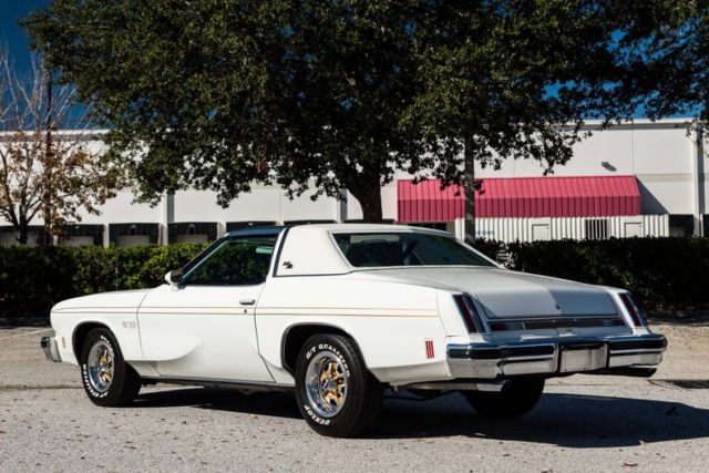 1975 White Oldsmobile Cutlass Coupe