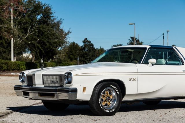 1975 White Oldsmobile Cutlass Coupe