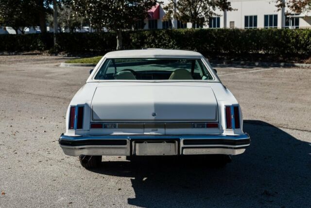 1975 White Oldsmobile Cutlass Coupe