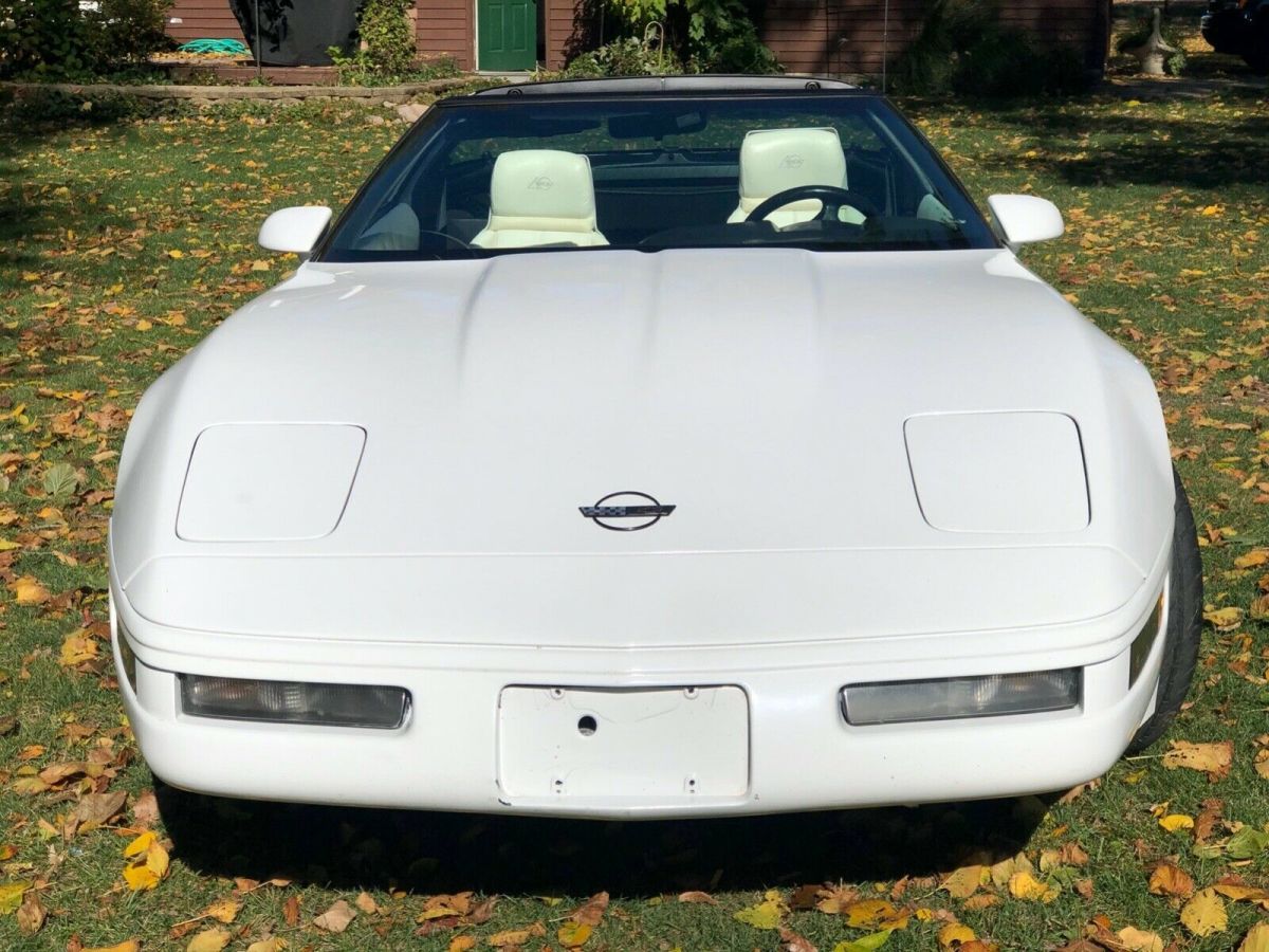 1993 White Chevrolet Corvette Hatchback