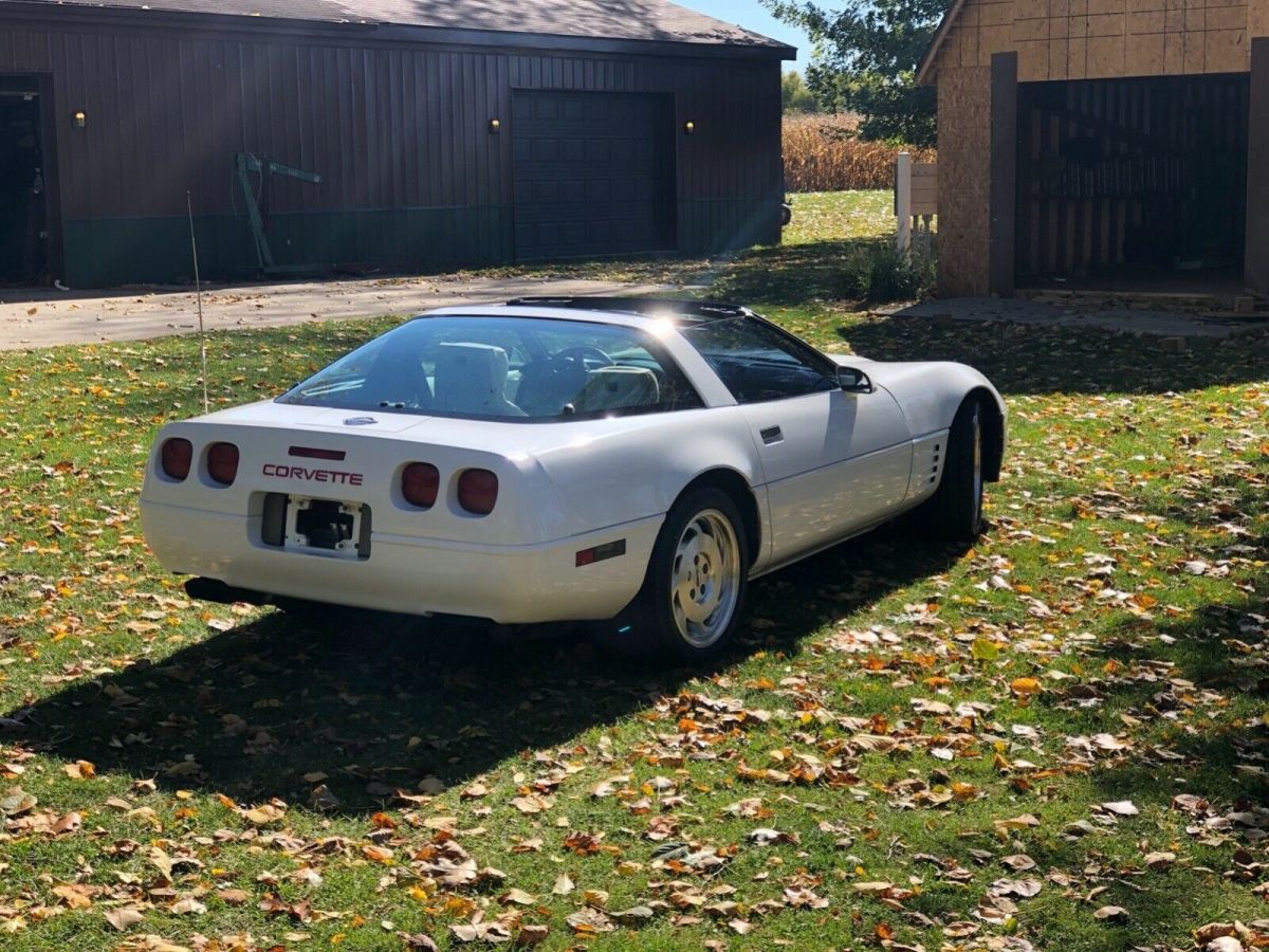 1993 White Chevrolet Corvette Hatchback
