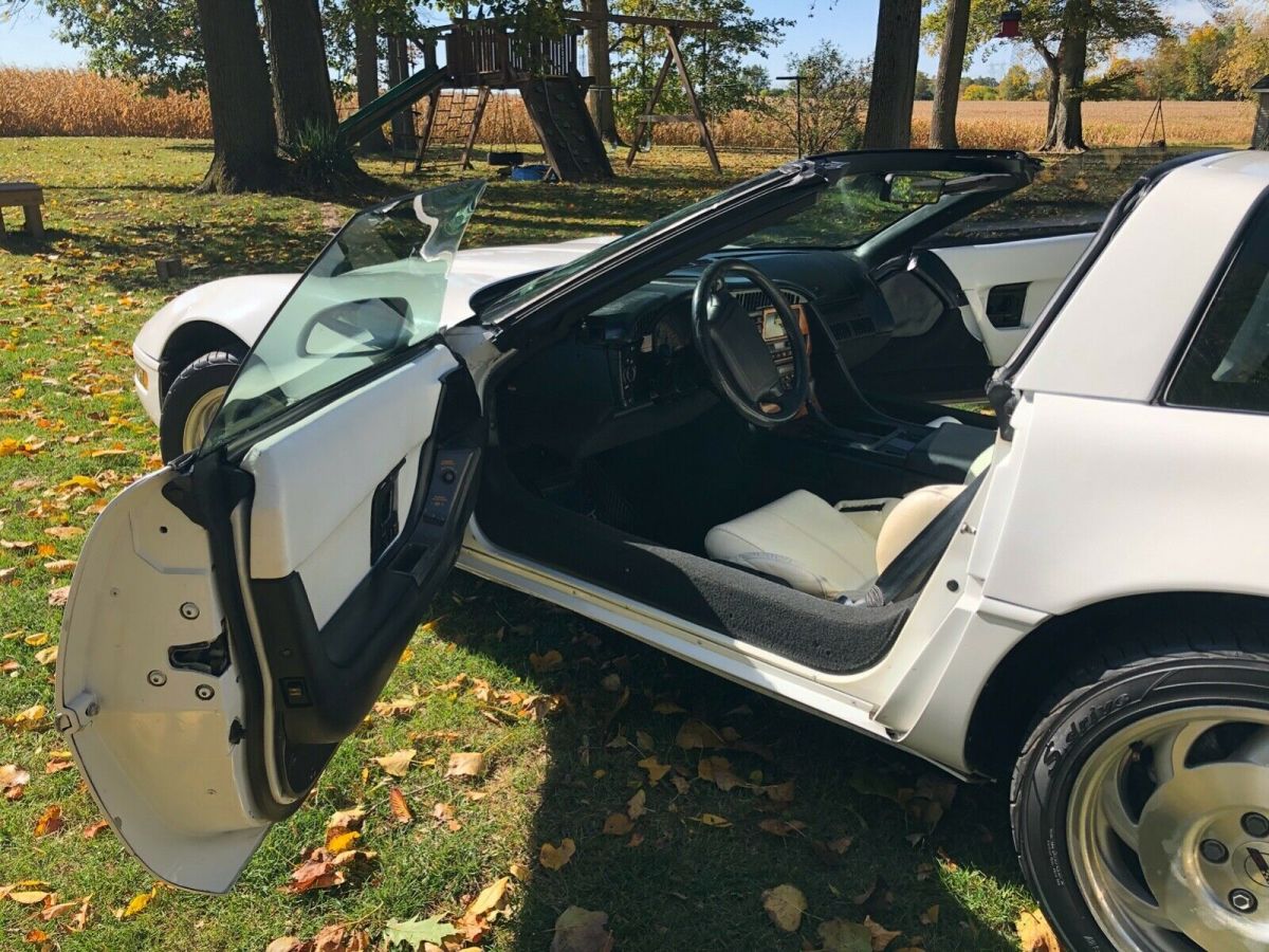 1993 White Chevrolet Corvette Hatchback