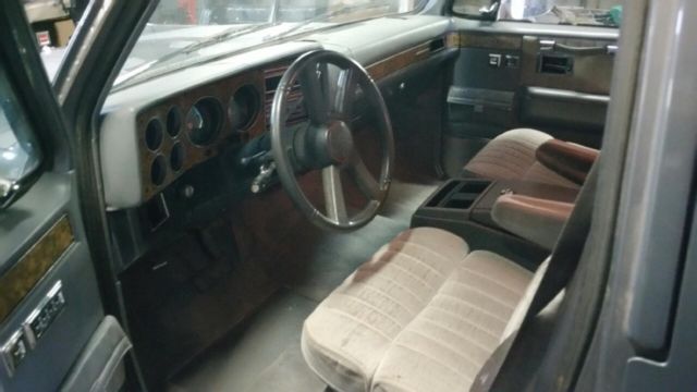 1990 Gray/white GMC Suburban SUV