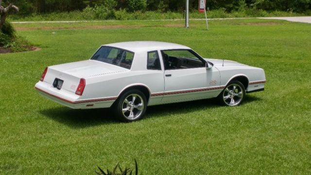 1987 White Chevrolet Monte Carlo