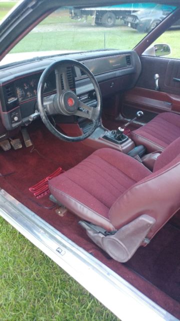 1987 White Chevrolet Monte Carlo