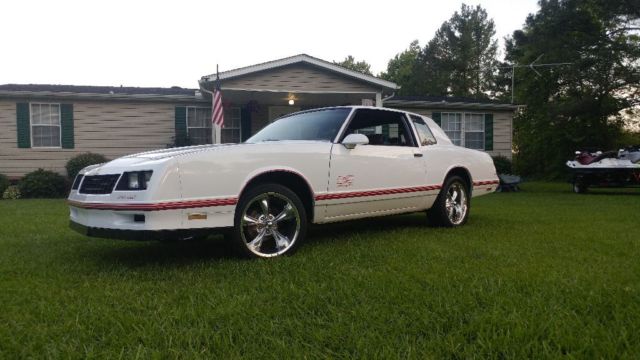 1987 White Chevrolet Monte Carlo