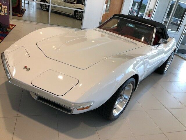 1970 White Chevrolet Corvette Convertible