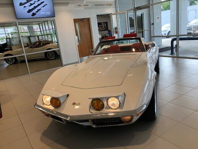 1970 White Chevrolet Corvette Convertible