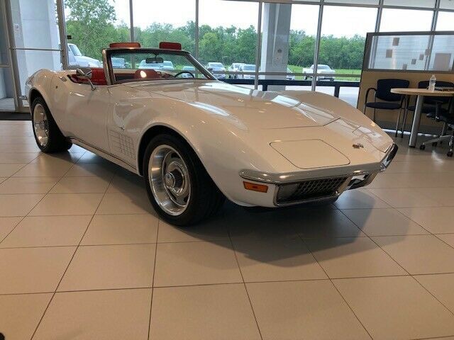 1970 White Chevrolet Corvette Convertible
