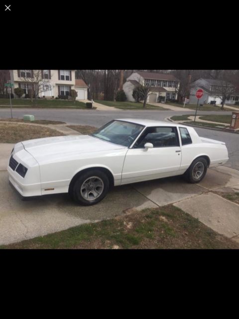 1985 White Chevrolet Monte Carlo Coupe