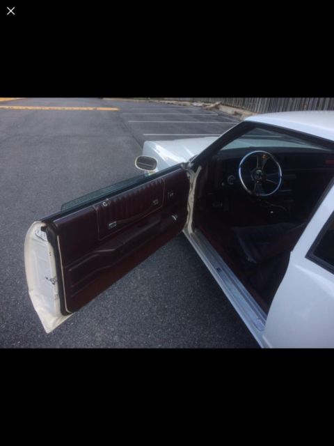 1985 White Chevrolet Monte Carlo Coupe