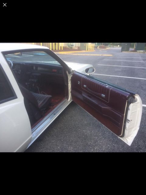 1985 White Chevrolet Monte Carlo Coupe