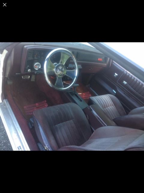1985 White Chevrolet Monte Carlo Coupe