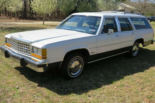 1985 White Ford Crown Victoria