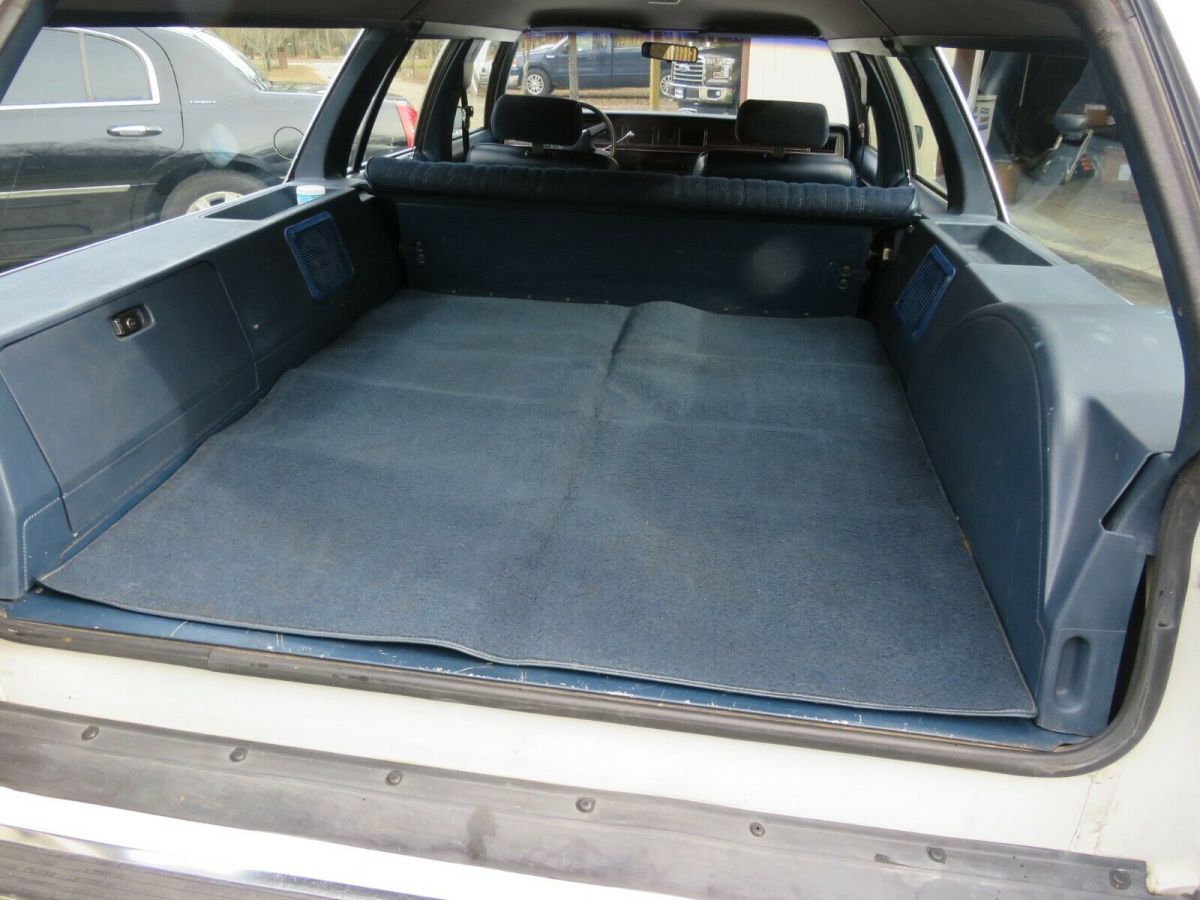 1985 White Ford Crown Victoria