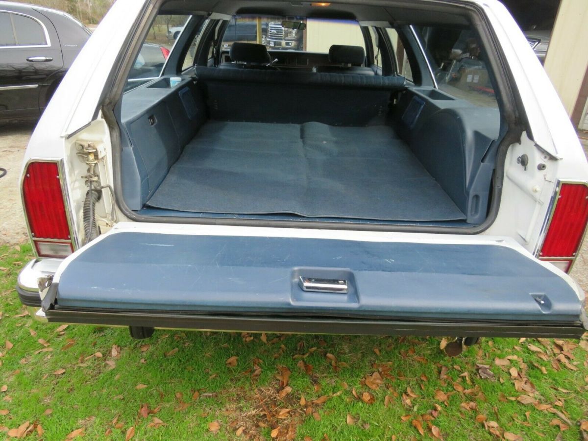 1985 White Ford Crown Victoria