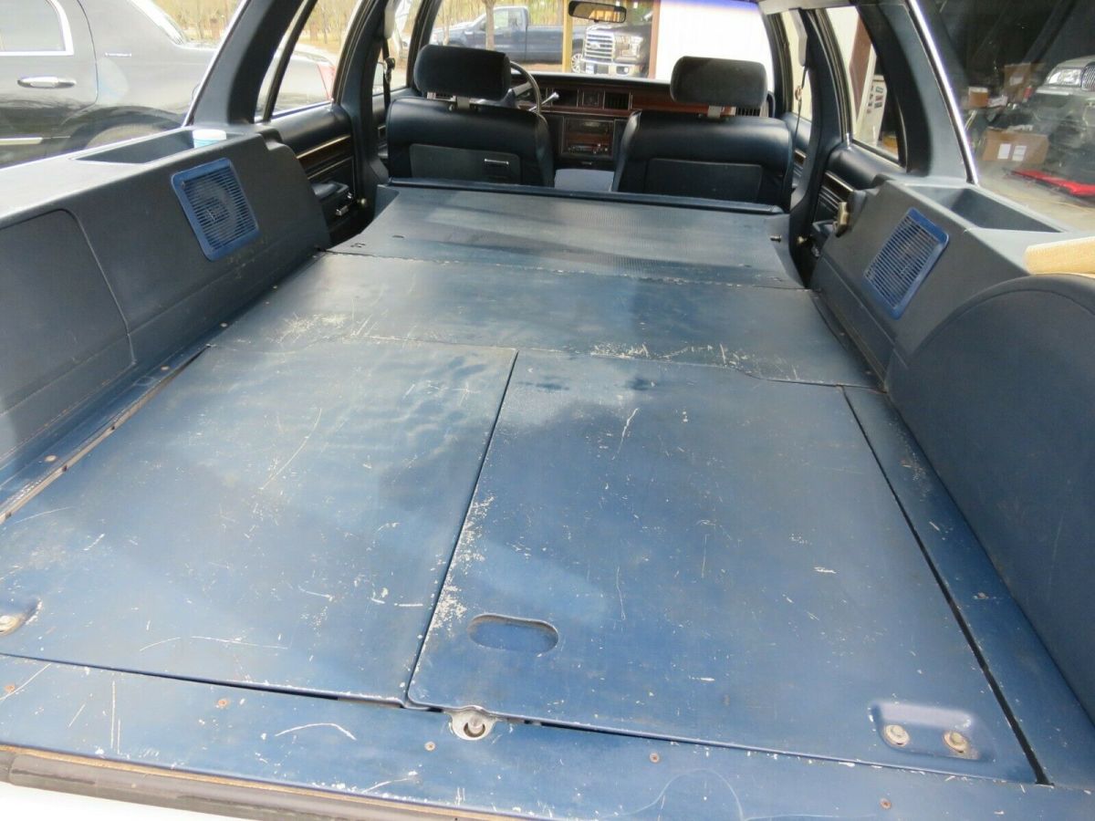 1985 White Ford Crown Victoria