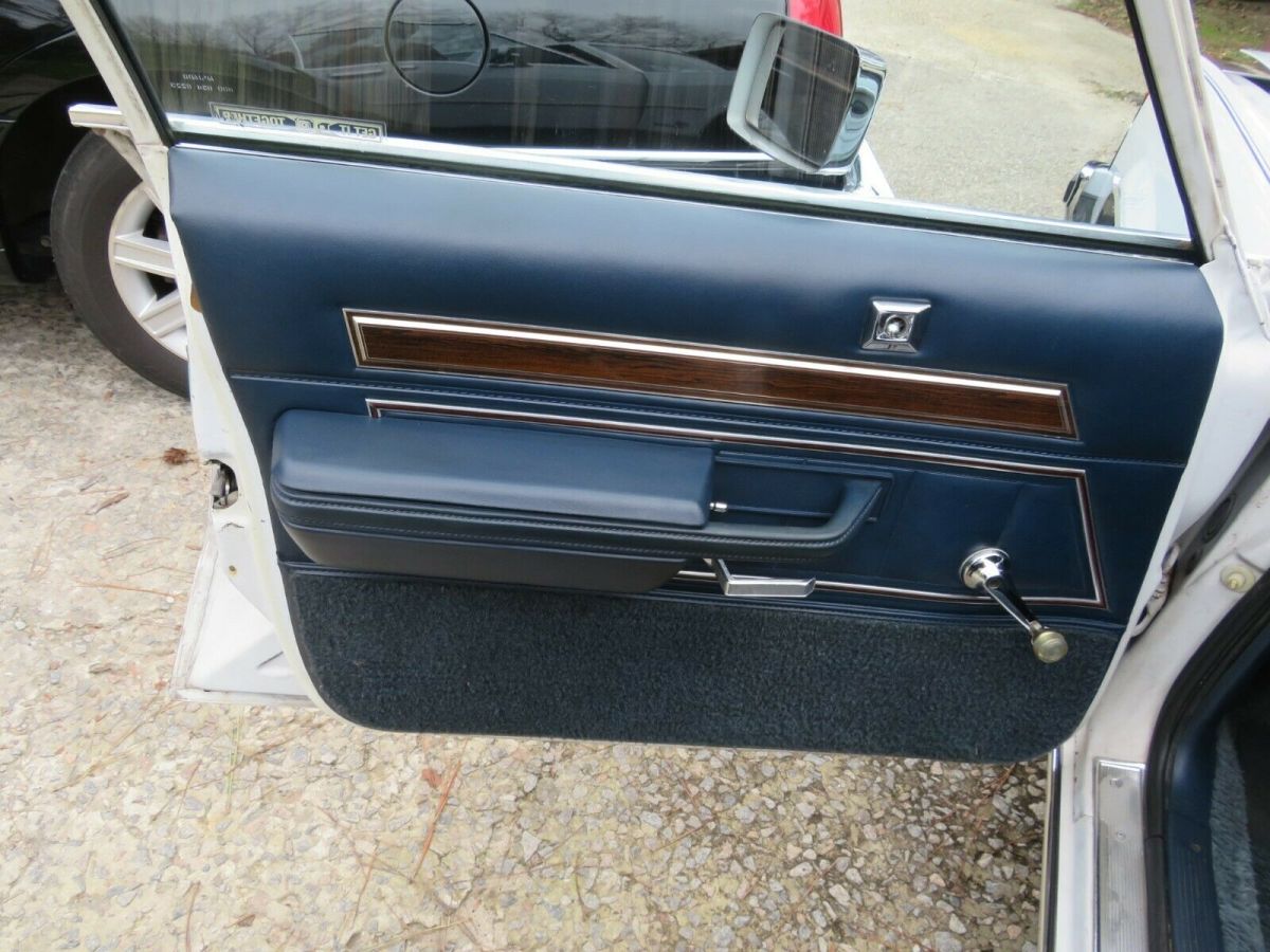 1985 White Ford Crown Victoria