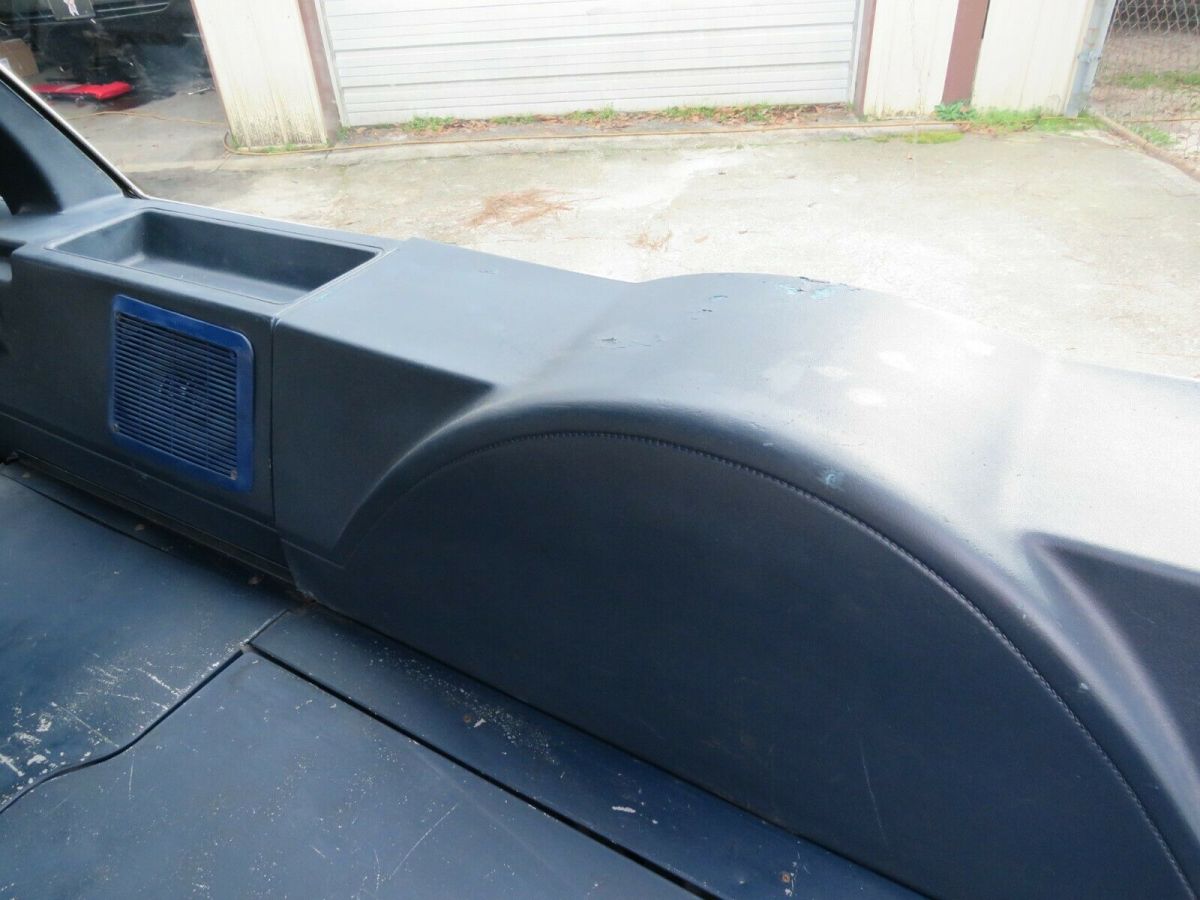 1985 White Ford Crown Victoria