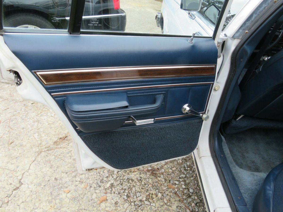 1985 White Ford Crown Victoria