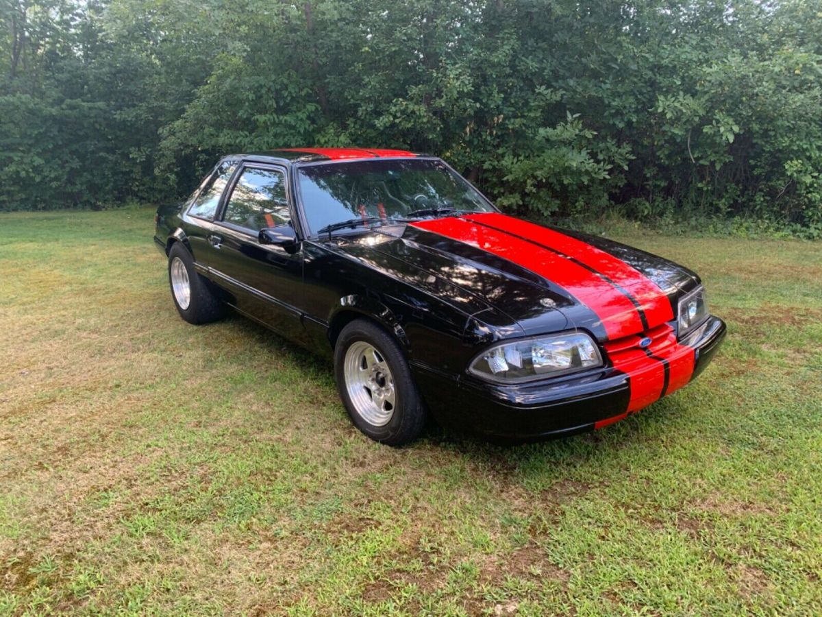 1990 Jet Black / Viper Red Ford Mustang